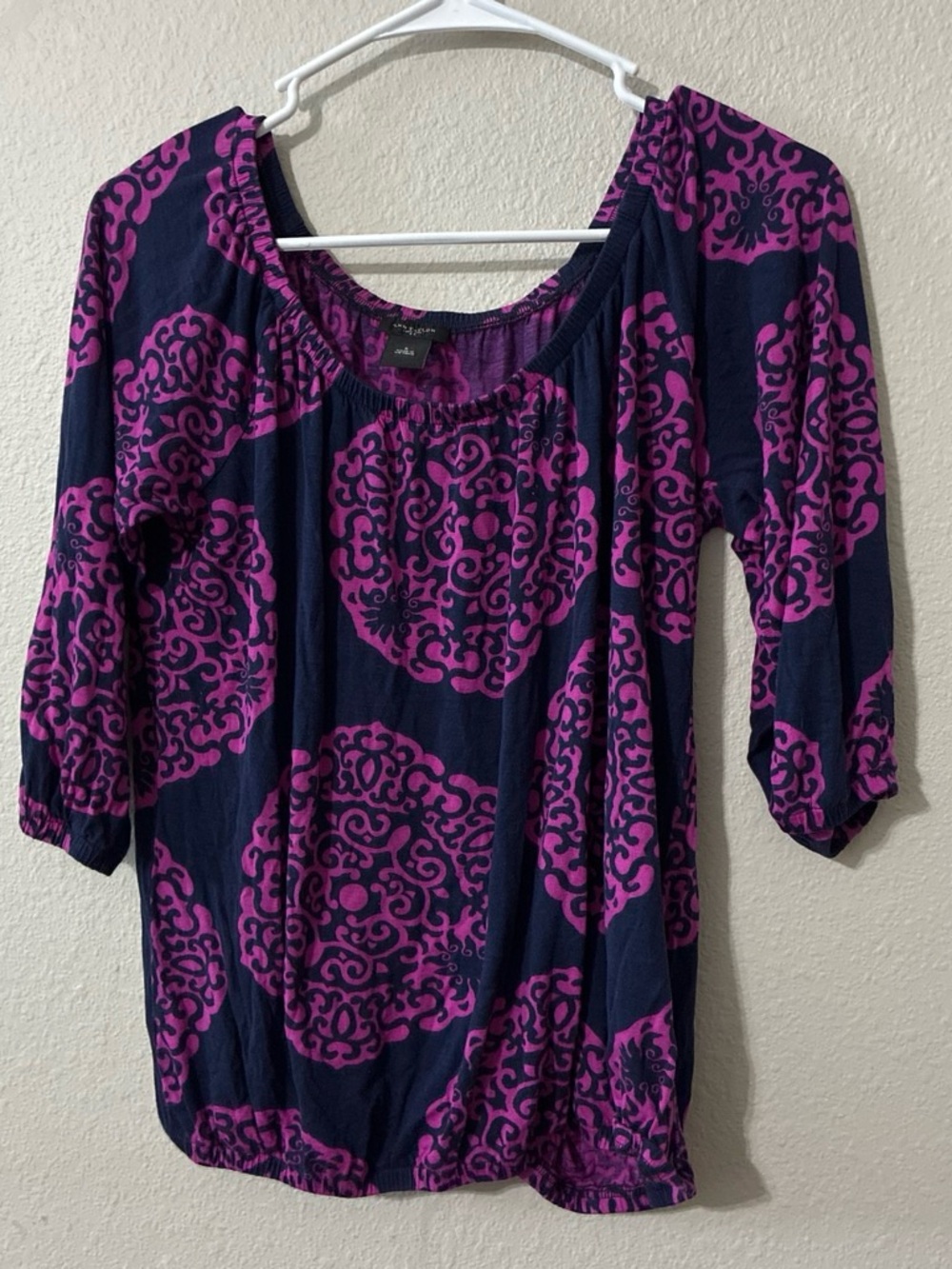 Ann Taylor Women's Navy and Magenta Patterned Scoop Neck Top